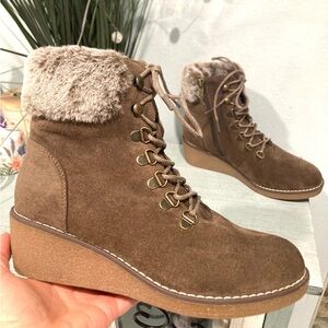 NWOB Boutique by Corkys Fox Bay Faux Fur Lace Up Brown Boots Size 8